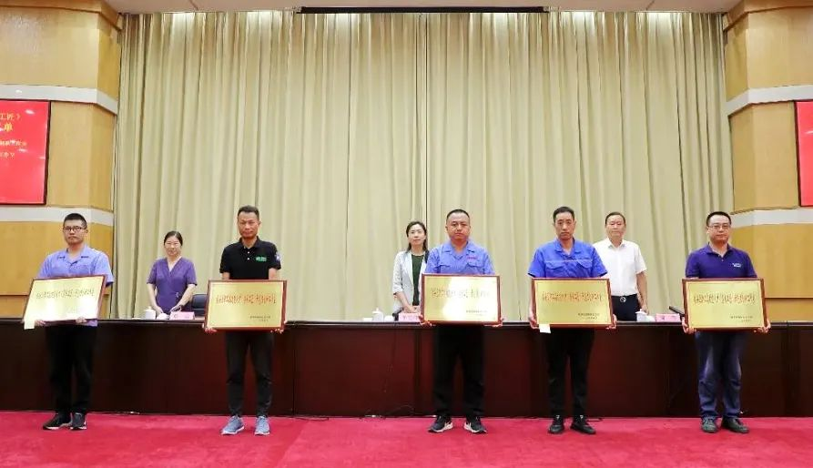 燈塔式人物丨技能大師郎冠軍，照亮萬馬高壓事業(yè)
